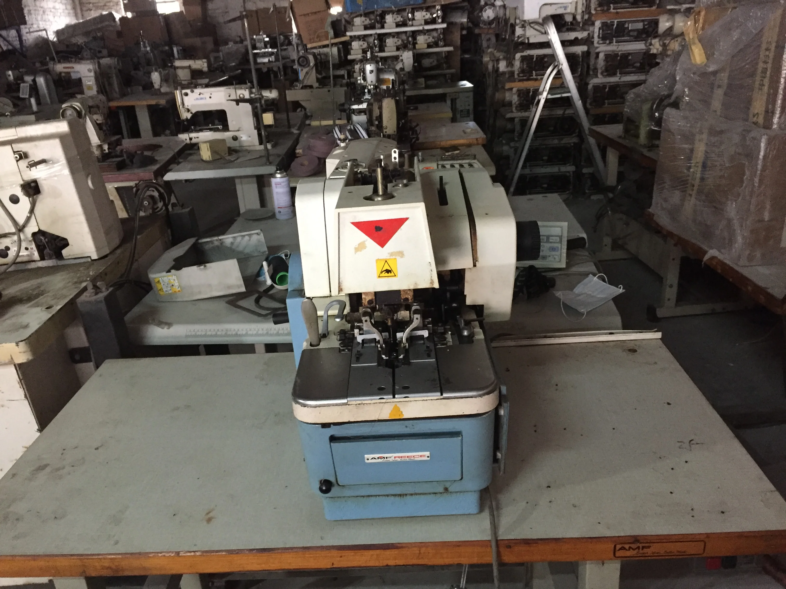 GOLDEN PRICE Reece 104 Keyhole Button Hole Sewing Machine Second Hand for Pants and Jeans Making