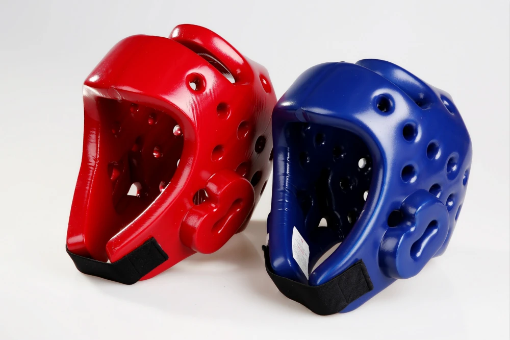 Dipped NBR Foam Tkd Head Protector with Mask Protective Equipment for Boxing Sport Style Safety Gear Helmet