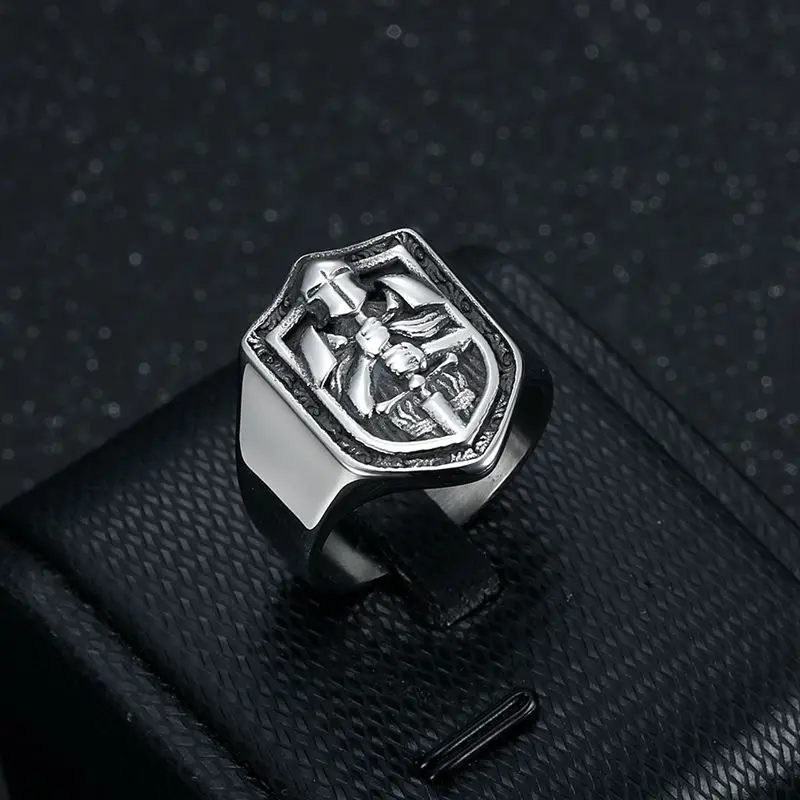 New Retro Avant-Garde Stainless Steel Men's Ring Classic Gold
