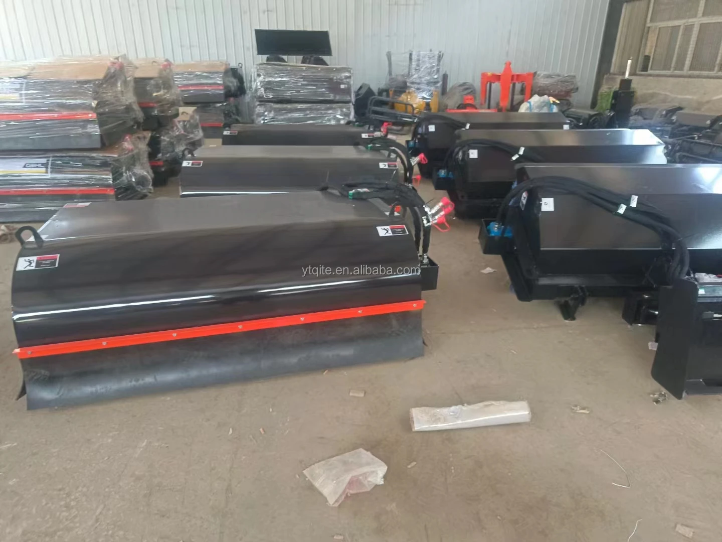 New Mini Skid Steer Loader Attachments Hydraulic Road Sweeper with Hydraulic Motor for Cleaning Jobs