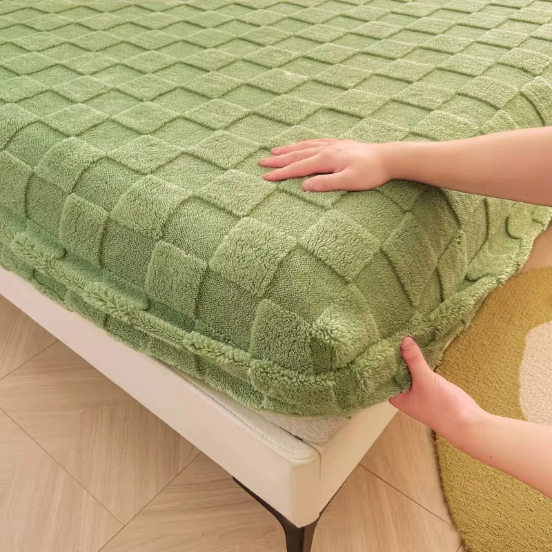 Suede Home Bedsheet in Polyester Soft and Stylish Bedding Advanced Home Use Suitable for Winter Warm Four Piece Set