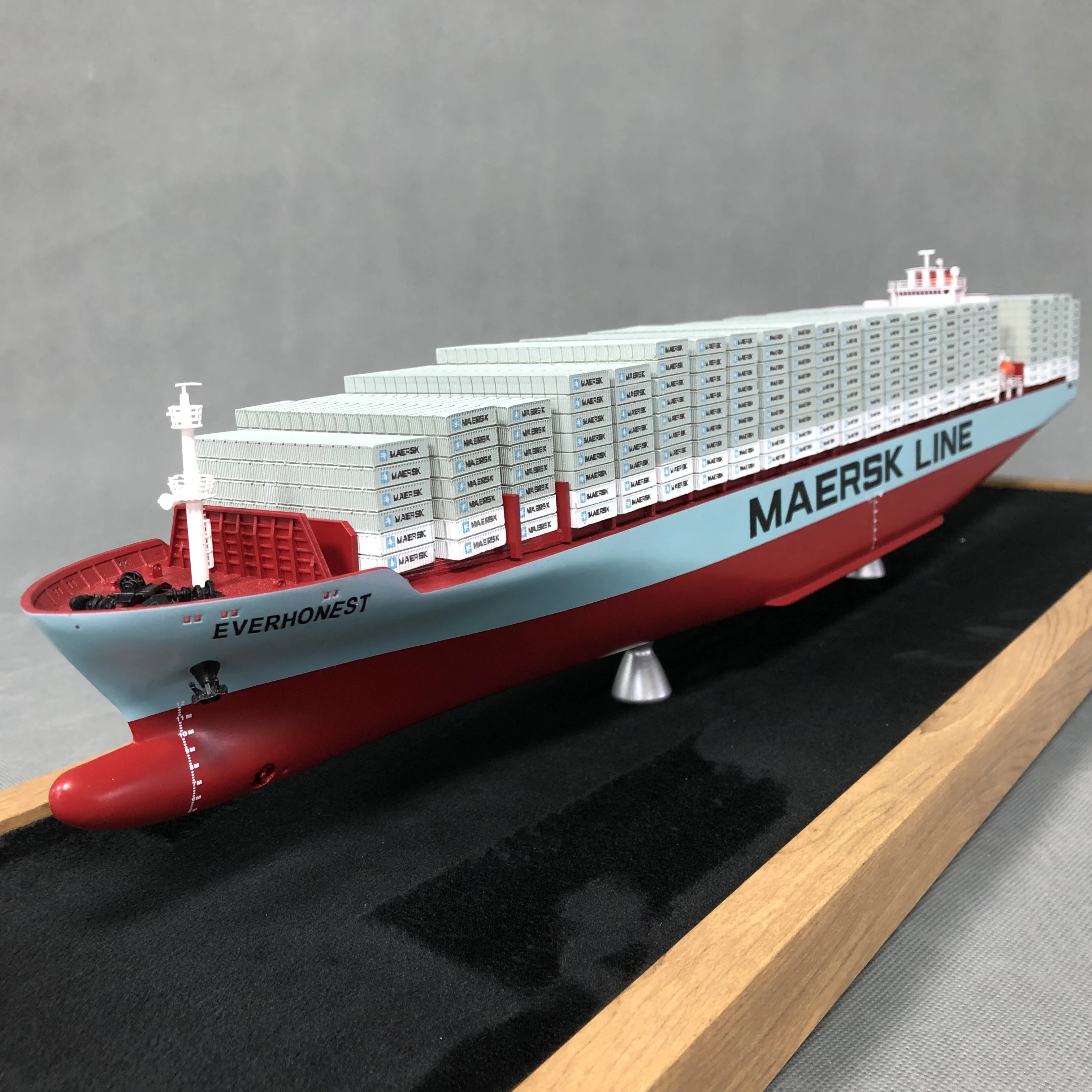 X O.A.S Customized 65cm Freight Forwarder Container Ship Model Hobby Display Case with Workmanship Factory Opening Gift