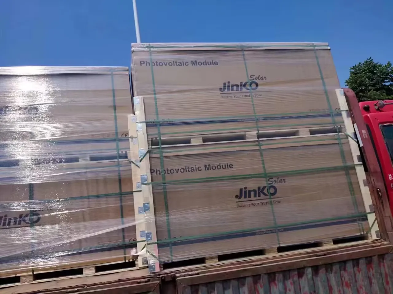 Jinko 600W-625W Bifacial Solar Panels - 30-Year Warranty