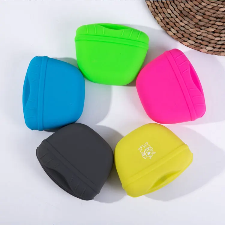 Custom Silicone Portable Dog Feeding Pouch Puppy Dog Training Treat Bag with Magnetic Closure Waist Clip