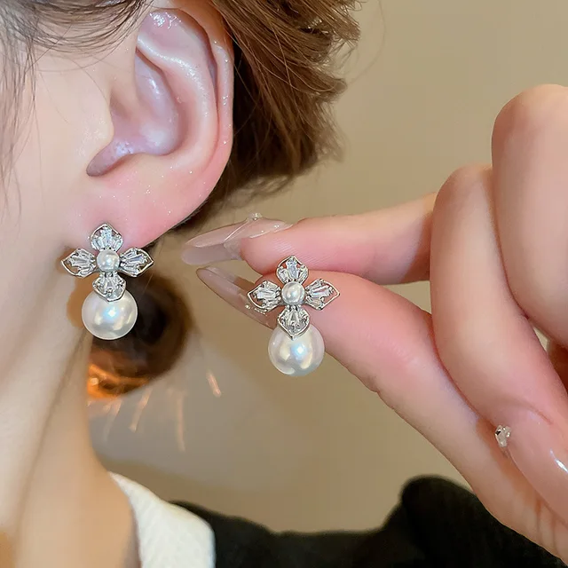 Silver Needle Flower Zircon Pearl Fashionable Elegant Light Luxury French Wholesale Stud Earrings for Woman