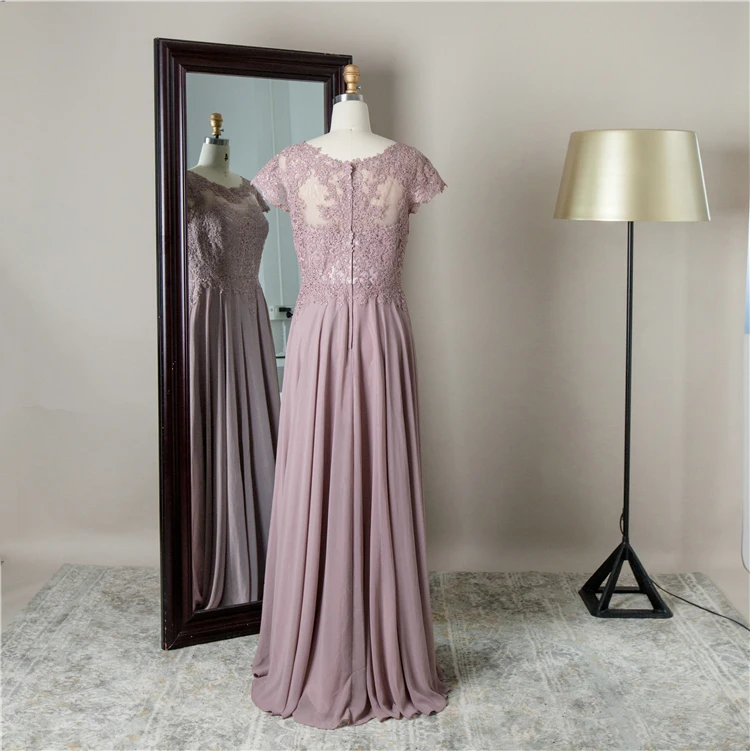 Elegant Short-Sleeved Plus Size Wedding Dress for Women Floor-Length Embroidered Lace Grandmother Bride Style Natural Simple Elegant Short-Sleeved Plus Size Wedding Dress for Women Floor-Length Embroidered Lace Grandmother Bride Style Natural Simple