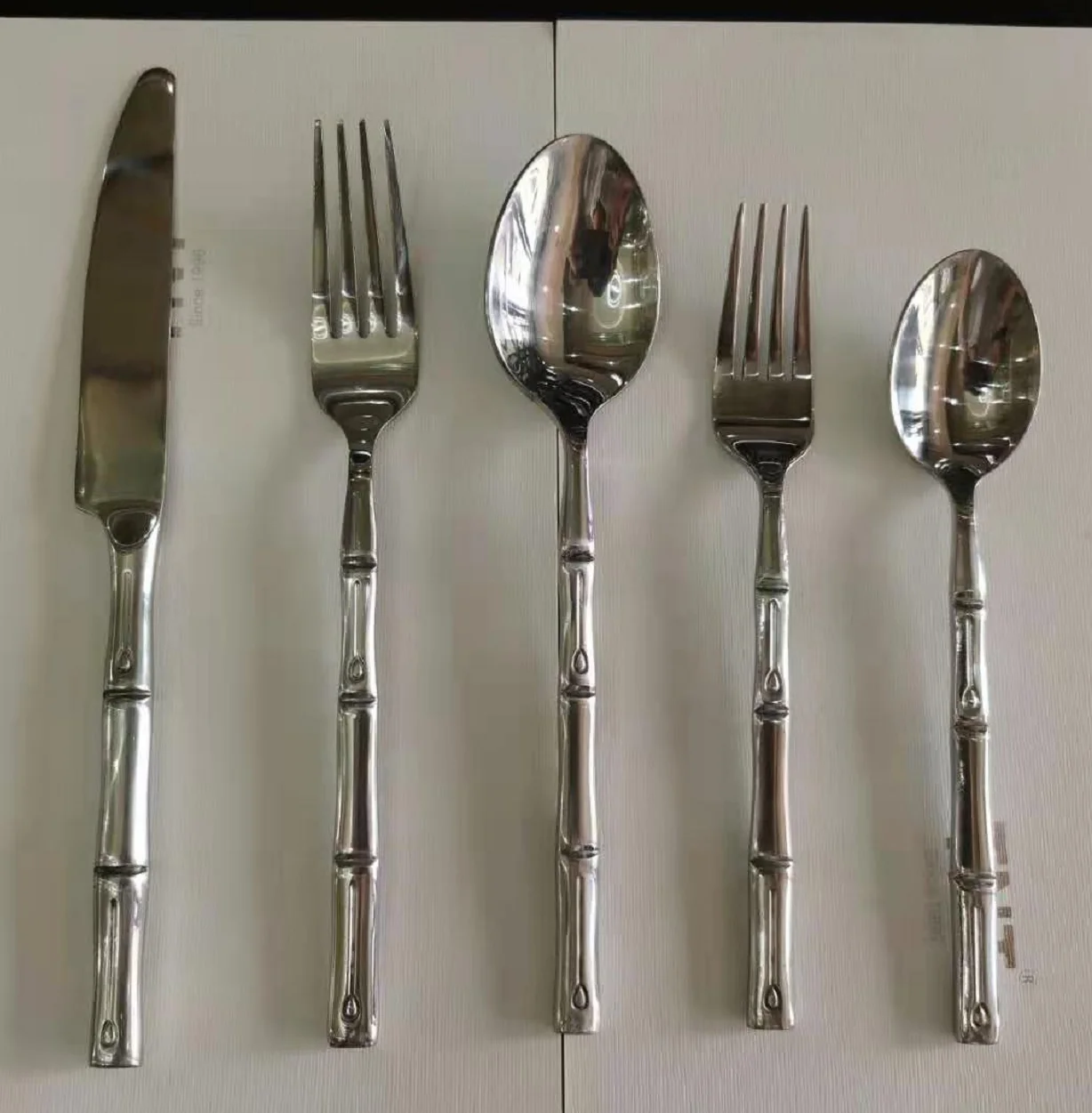 Restoracio Restoracio de Alta Fino Uzita bambua desegno ora platvaro neoksidebla ŝtalo 18/10 arĝenta tondaro 9