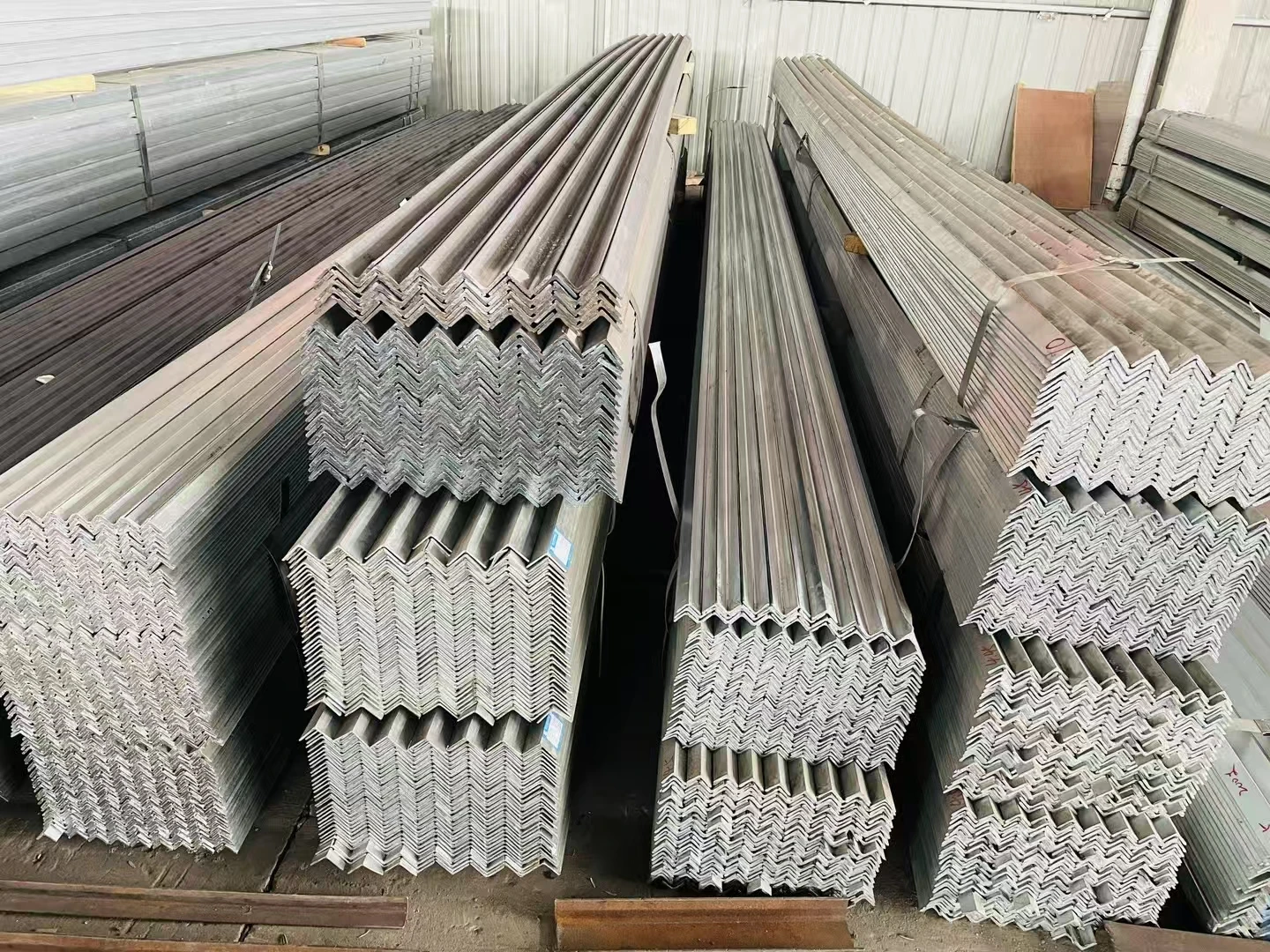 ASTM Standard 3-150mmq235 Equal Angle Steel Bending/Welding/Cutting Services Available supplier