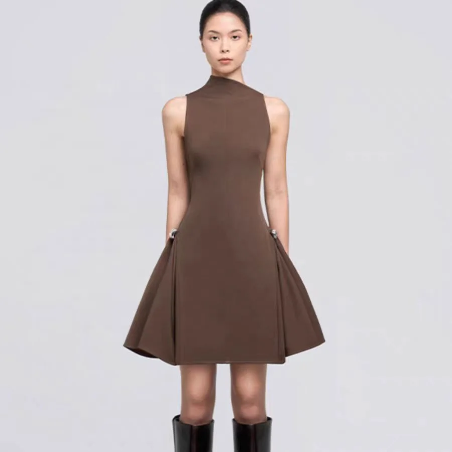 2024 Women Advanced Sense of Metal Buckle Symmetrical Pleated Sleeveless Short Dress Design Sense Niche Waist Dress