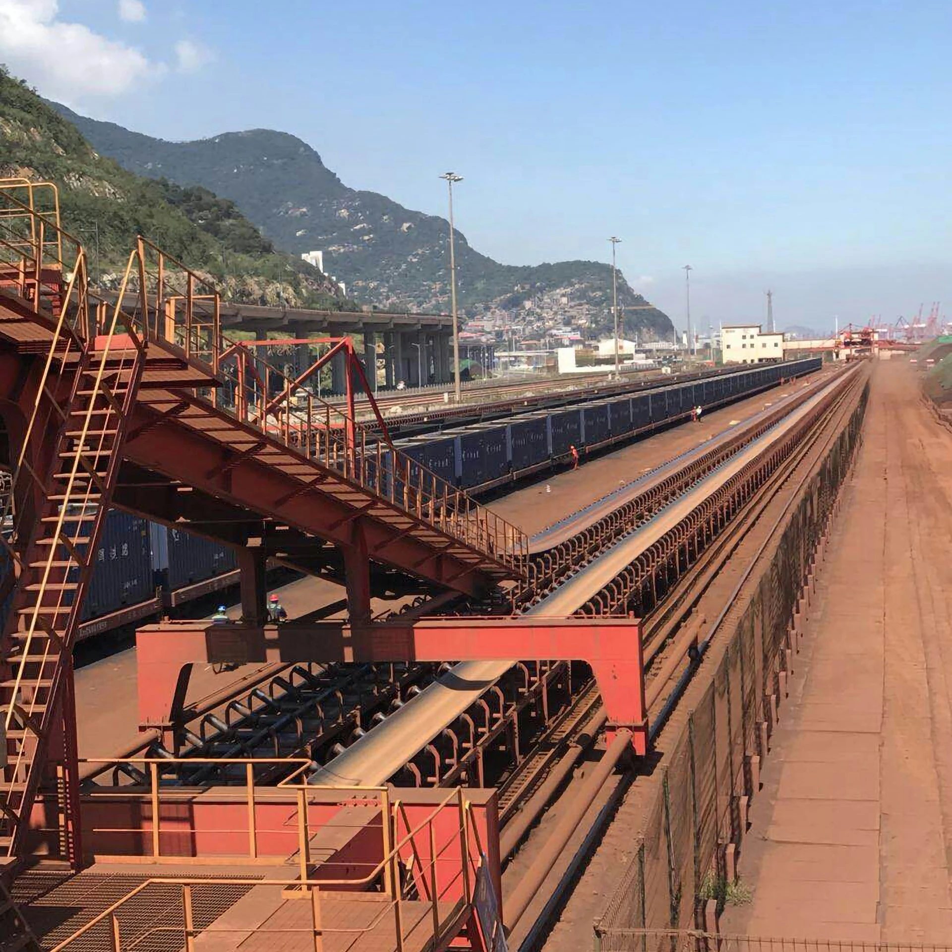 Sorting Belt Conveyor Machine with Flights Belt Telescopic Price