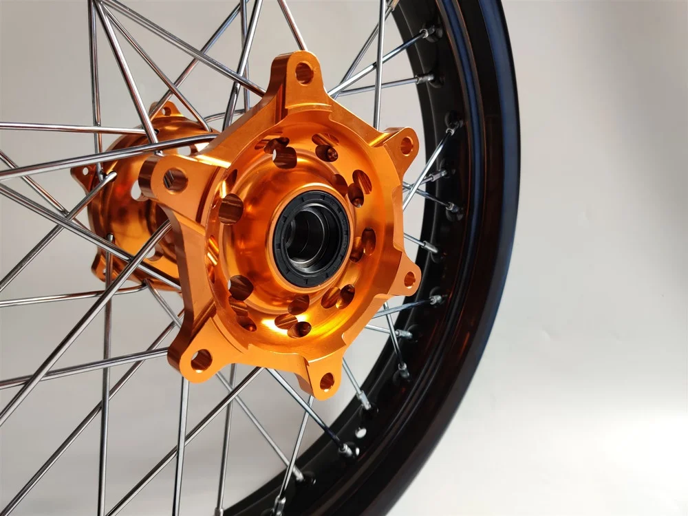 Customized 2.50-17 and 3.00x17 Inch Motorcycle Alloy Spoked Wheels New Complete Billet Hub with SX250 Made of Aluminum Alloy