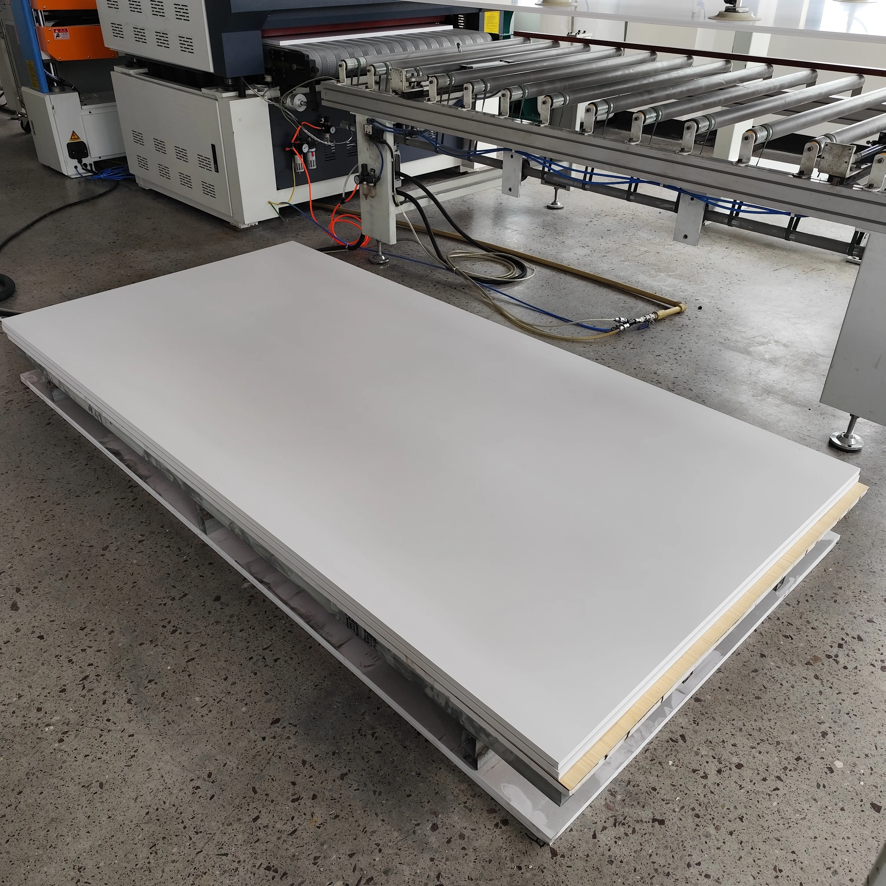 China Factory Export Quality Fireproof Waterproof PVC Foam Board with Cutting Service for Signage Furniture Advertising