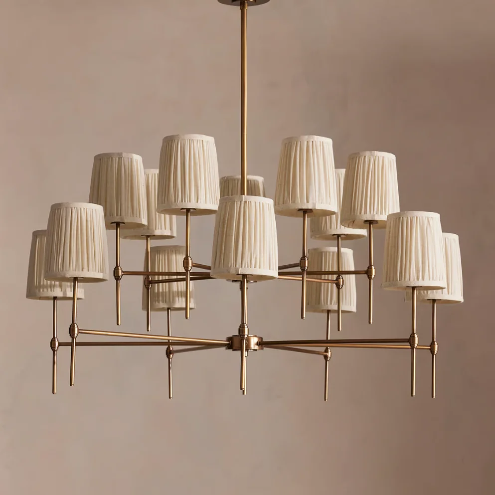 Ren koppar- och guldchandelier i amerikansk landsstilsdesign med tygskärm och full koppar, tvåfunktionell montering för belysning i vardagsrum och sovrum
