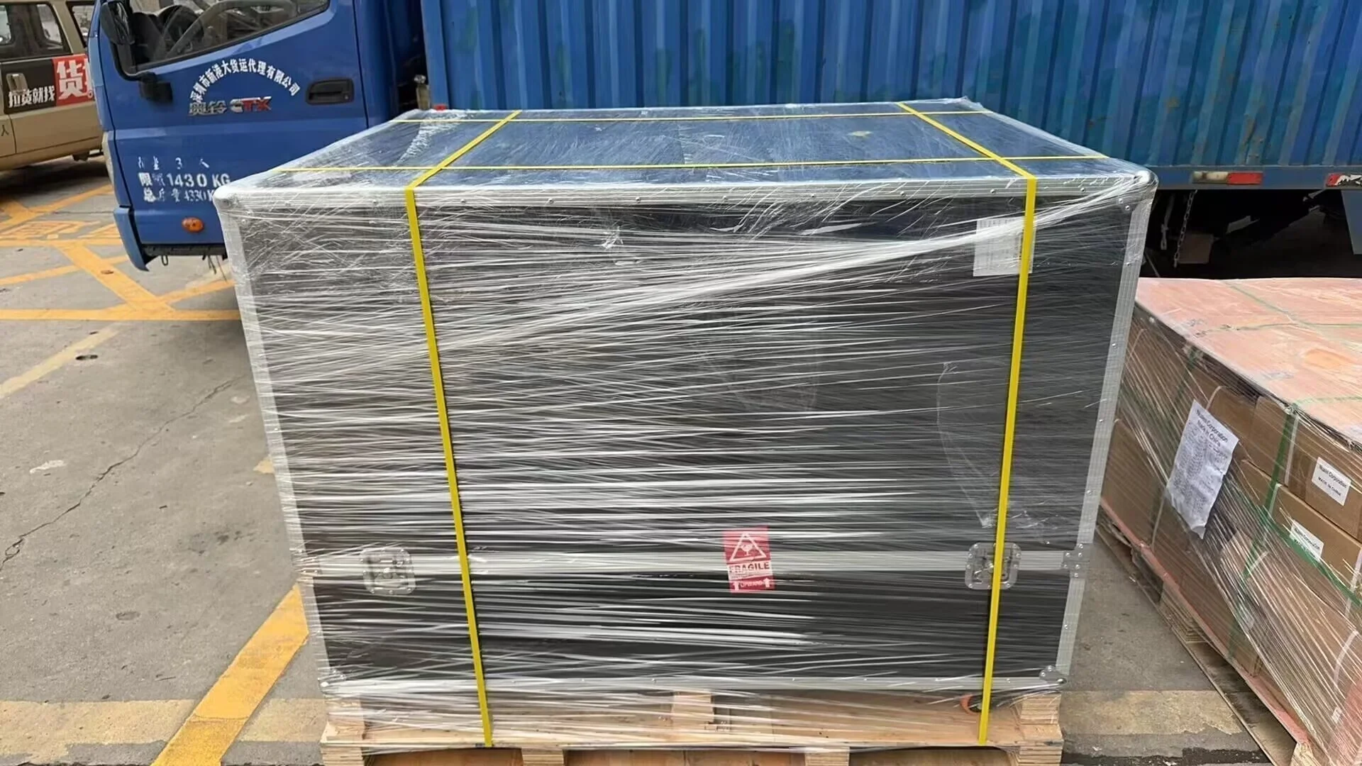 360度ホログラフィックディスプレイXXL3 四面ホログラフィック