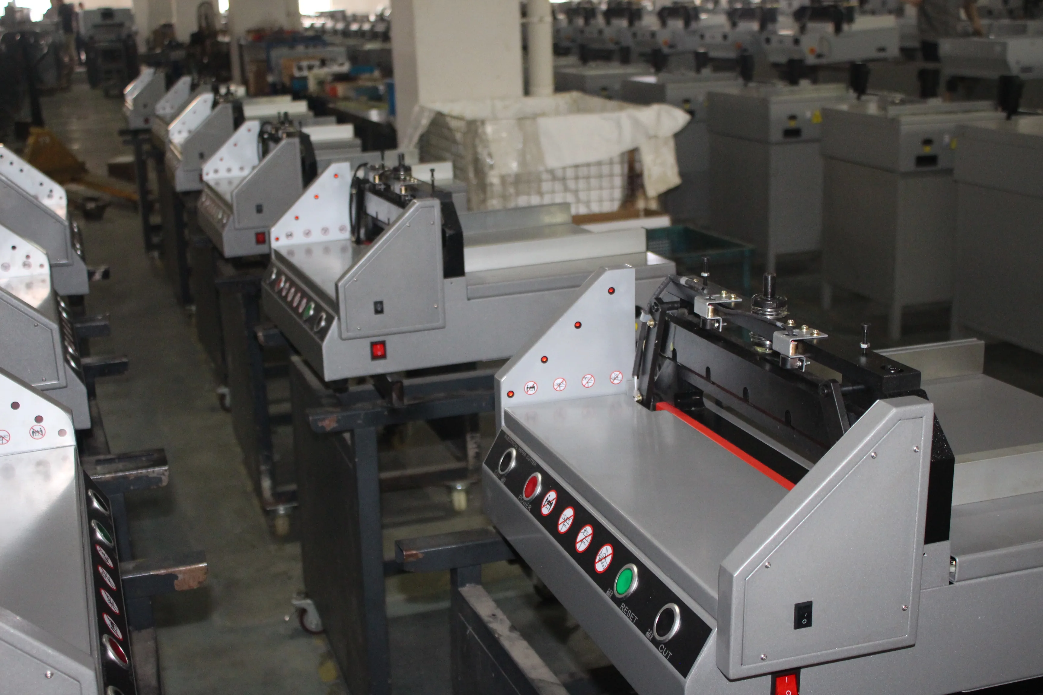 Semi-Automatic Desktop Electric Paper Cutting Machine Paper Guillotine E330D CE FRONT