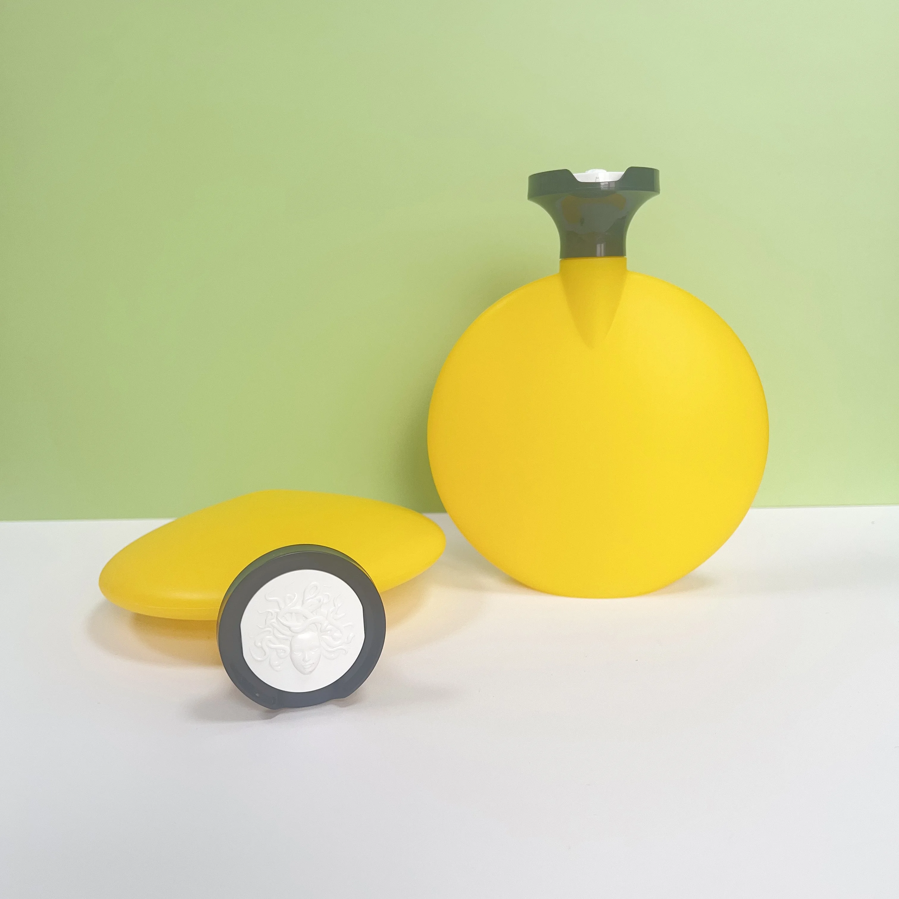 Stock Luxury Design 300ML Shampoo Body Wash Hand Sanitizer Flat Round Hdpe Plastic Bottle Screw Cap