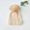 Beige avec pompon beige
