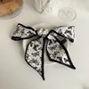 Foulard en soie papillon noir et blanc