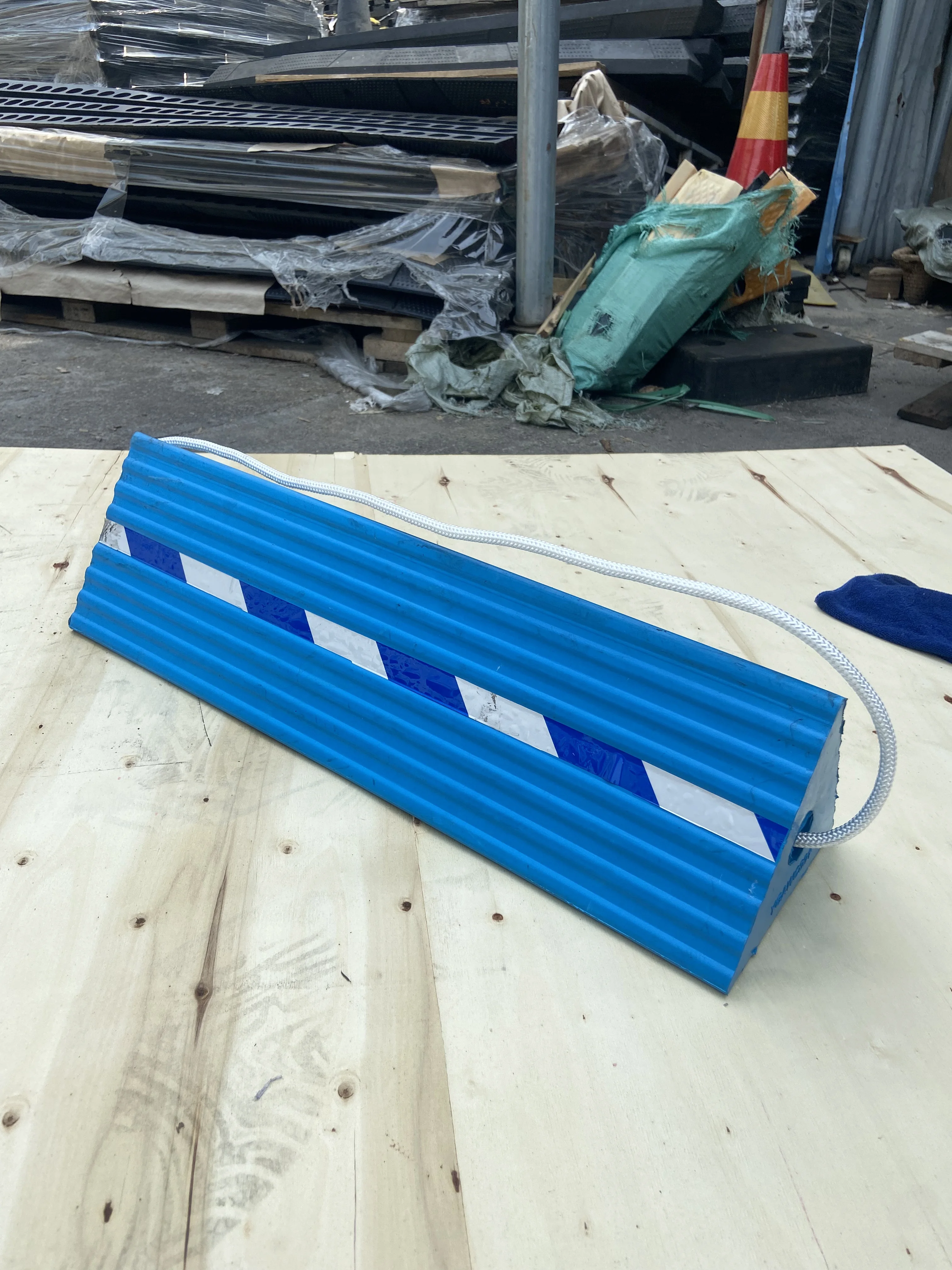Heavy Duty Blue Rubber Aircraft Wheel Chocks for Carports details