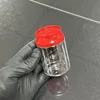 Botella transparente con tapa roja