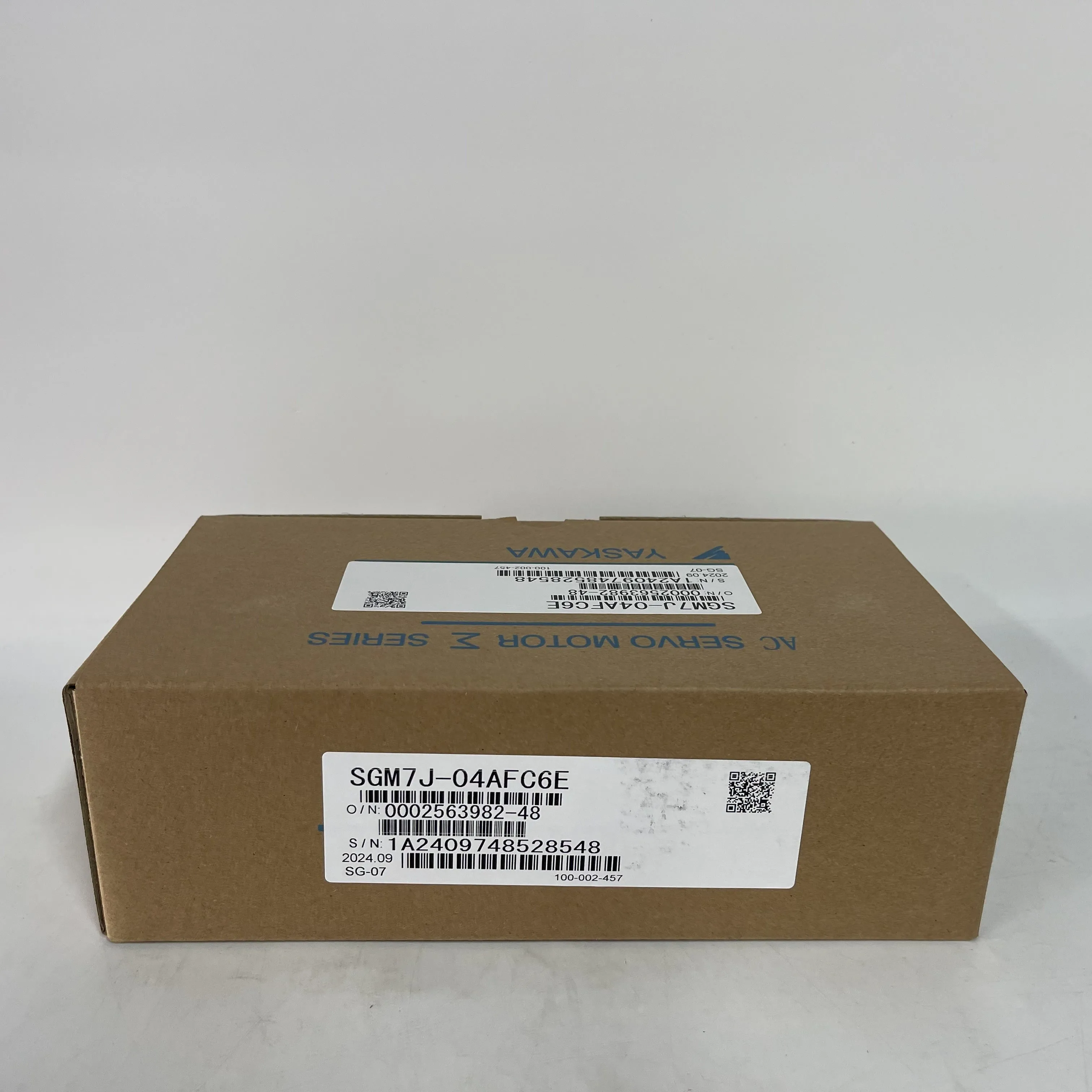 Yaskawa AC Servo Motor SGM7J-04AFC6E