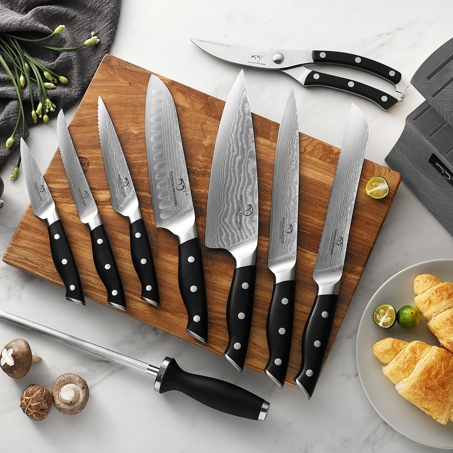 Nanfang Brothers 14-teiliges Damast-Küchenmesserset mit Messerschärfer und Messerblock aus Holz_voghion.com