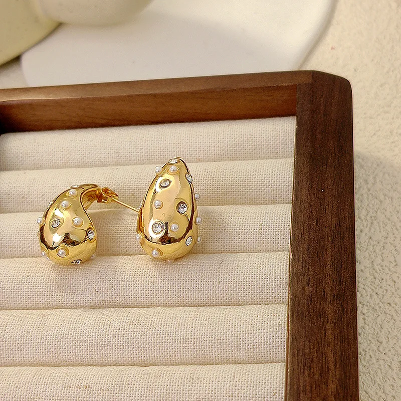 Chunky 18K Gold Plated Tear Drop Earrings Ladies Alloy Hollow Zirconia Pearl Waterdrop Stud Earrings Women