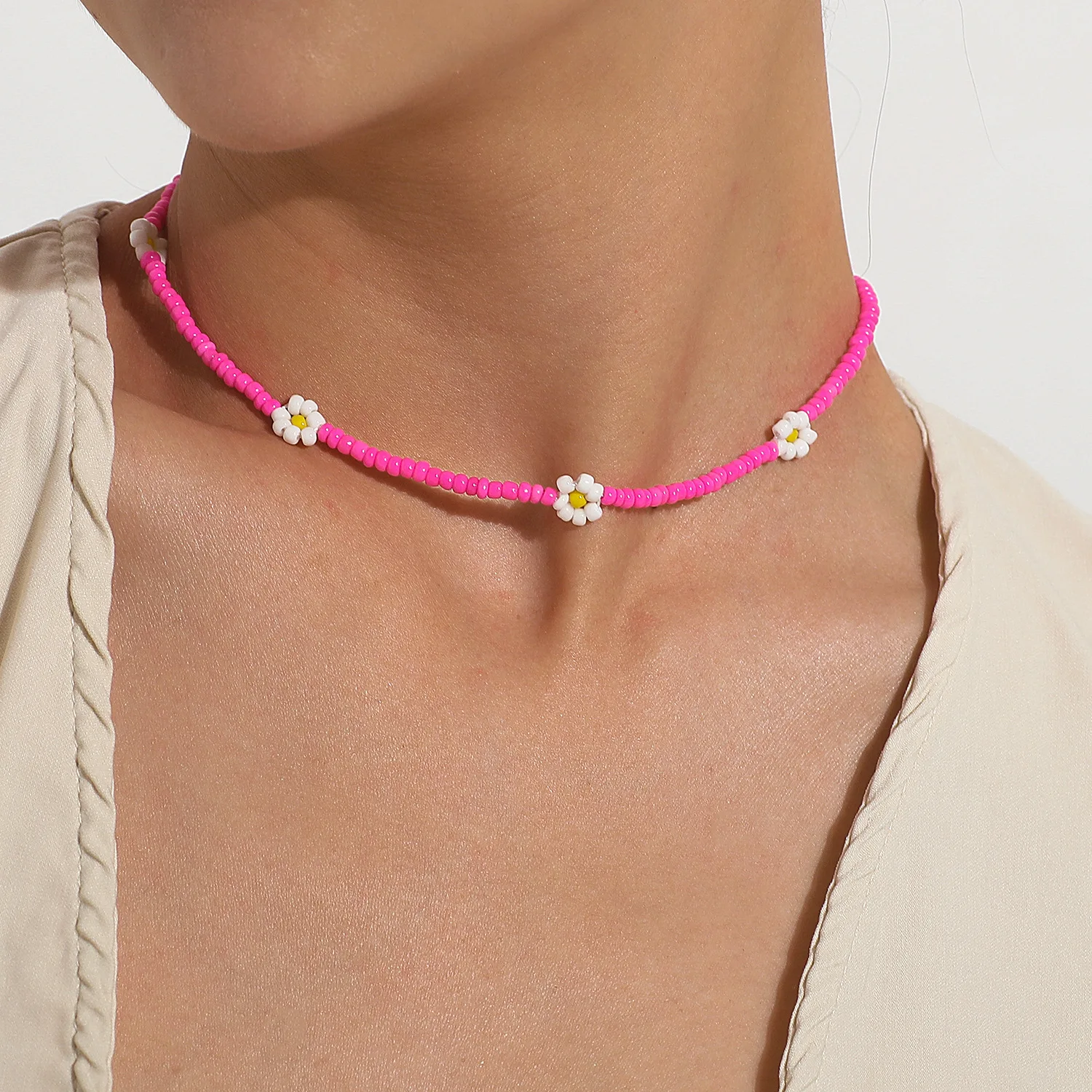 fashionable choker necklace