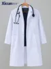 Maglia bianca da donna a maniche lunghe e spesse