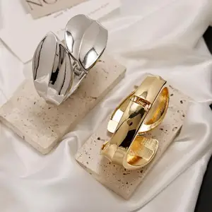 Cuff Bracelets Cristamas Wholesale Luxury Exaggerated Daily Necessities French Kawaii Mother Arm Cuff Bracelet