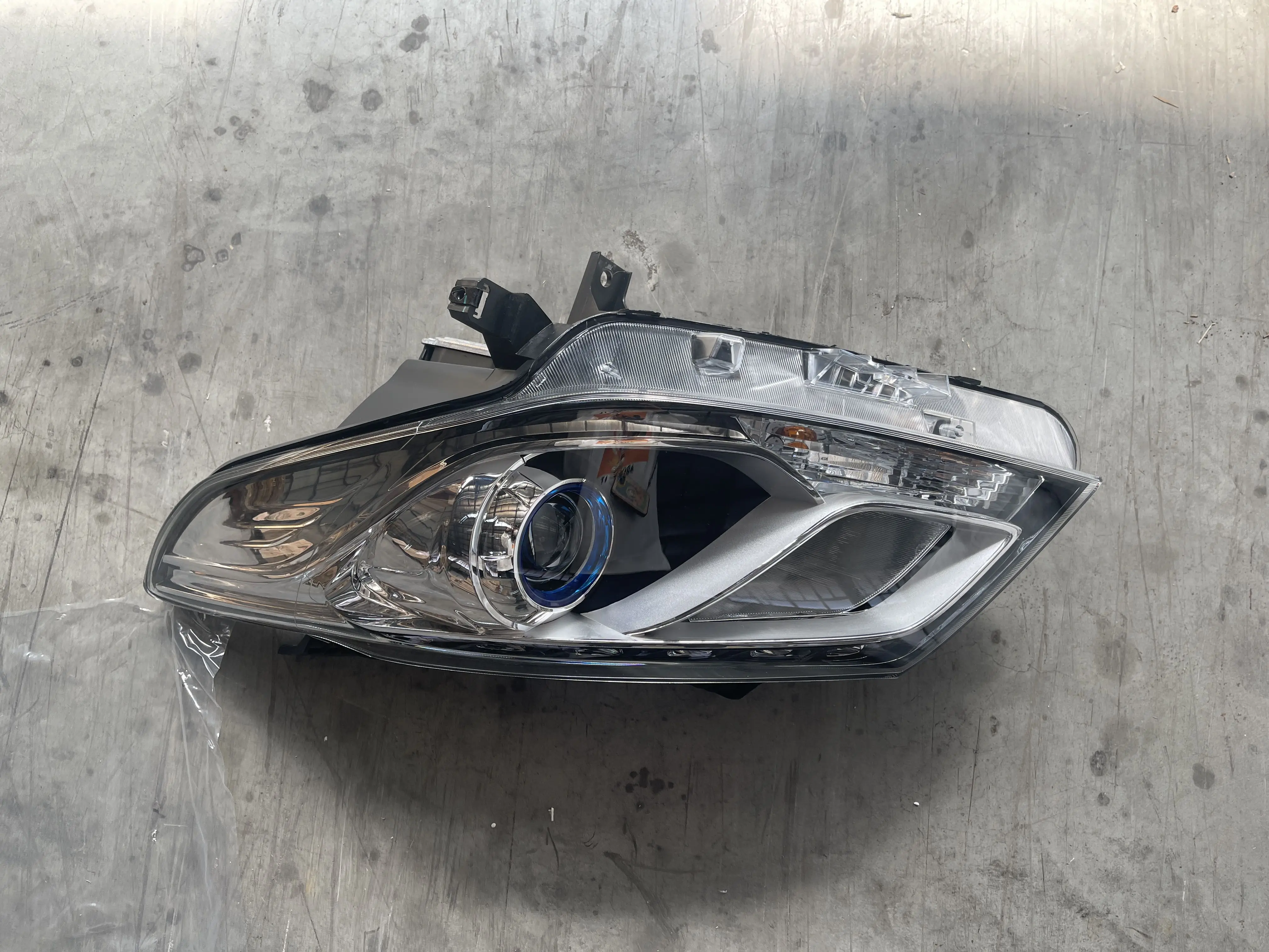 #C00056663 High Brightness Original Offical Genuine Auto Body Parts MAXUS Car Front Combination Head Lamp/Headlight details