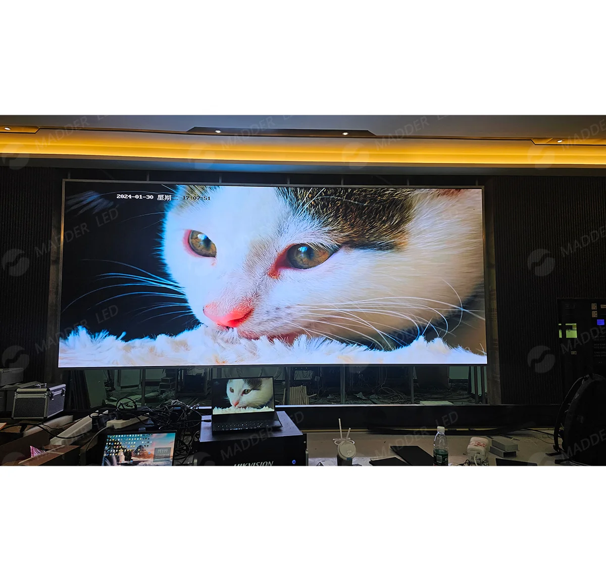4K UHD wall display led digital signage screen advertising video wall 100 inch 500*500 video wall splicing screens