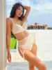 Blanc (soutien-gorge + culotte + porte-jarretelles)