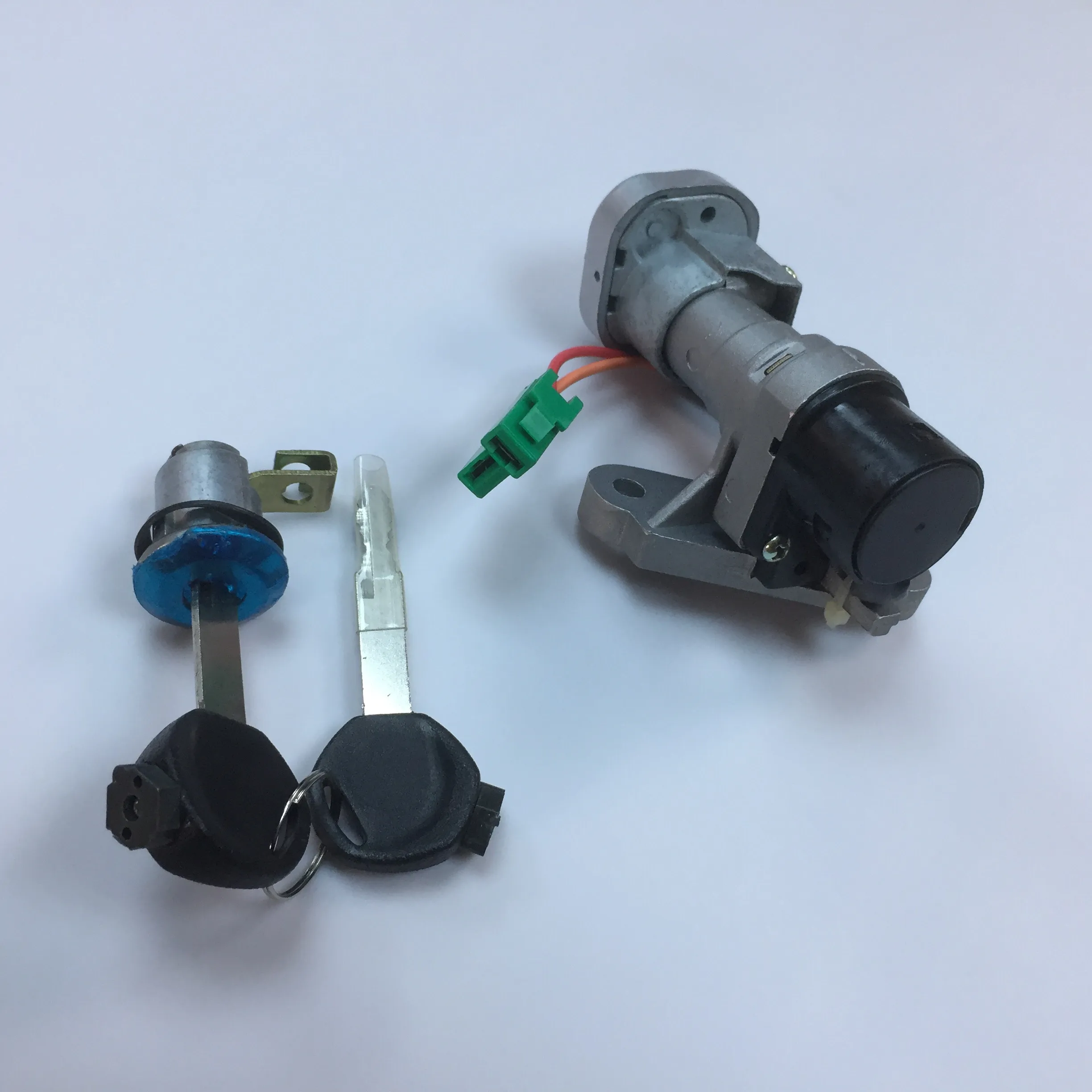 Оптовая цена прямая продажа запчасти для системы двигателя мотоцикла комплект замков зажигания