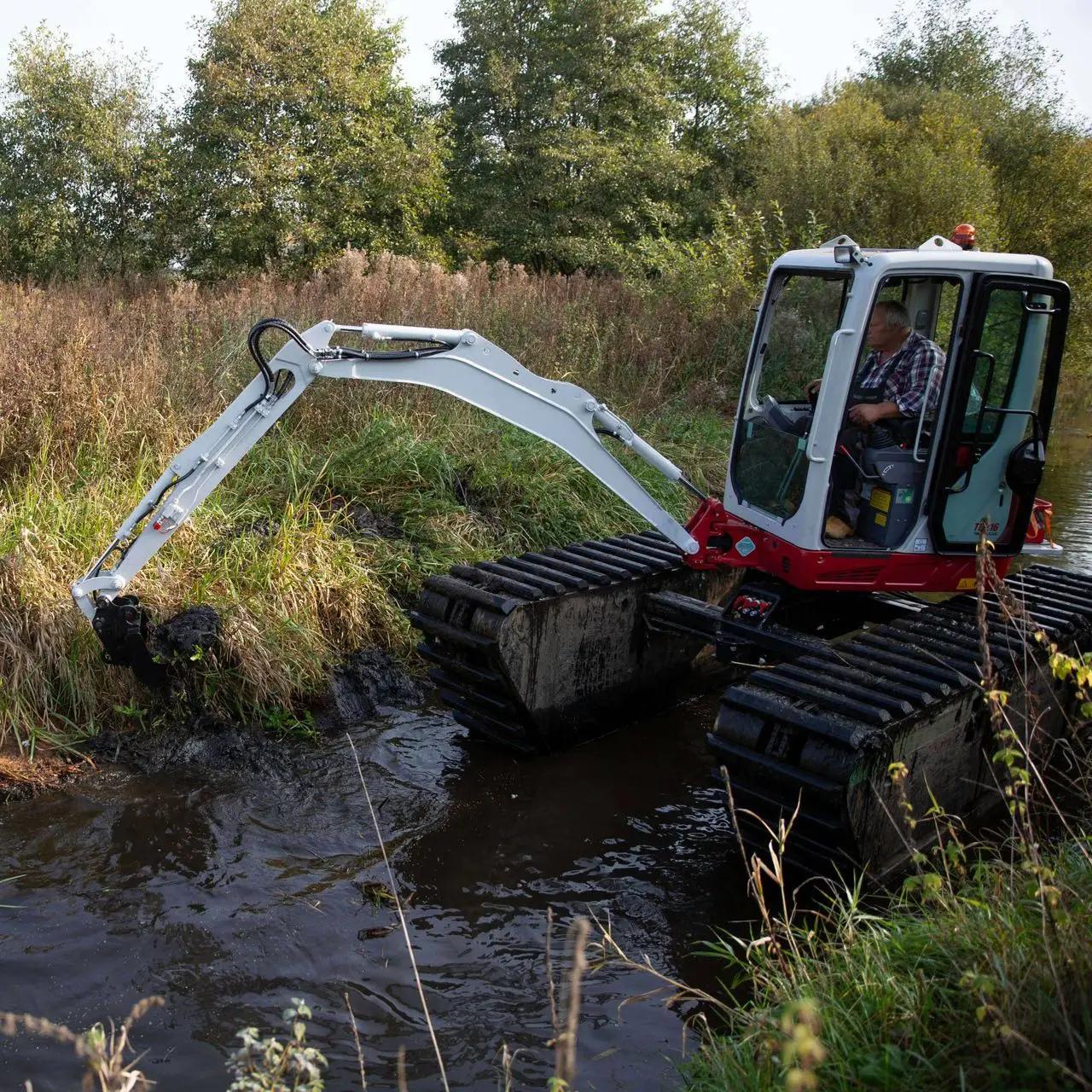 Suction Dredger Amphibious Dredging Excavator  With Cutter Head and Crawler and Floating