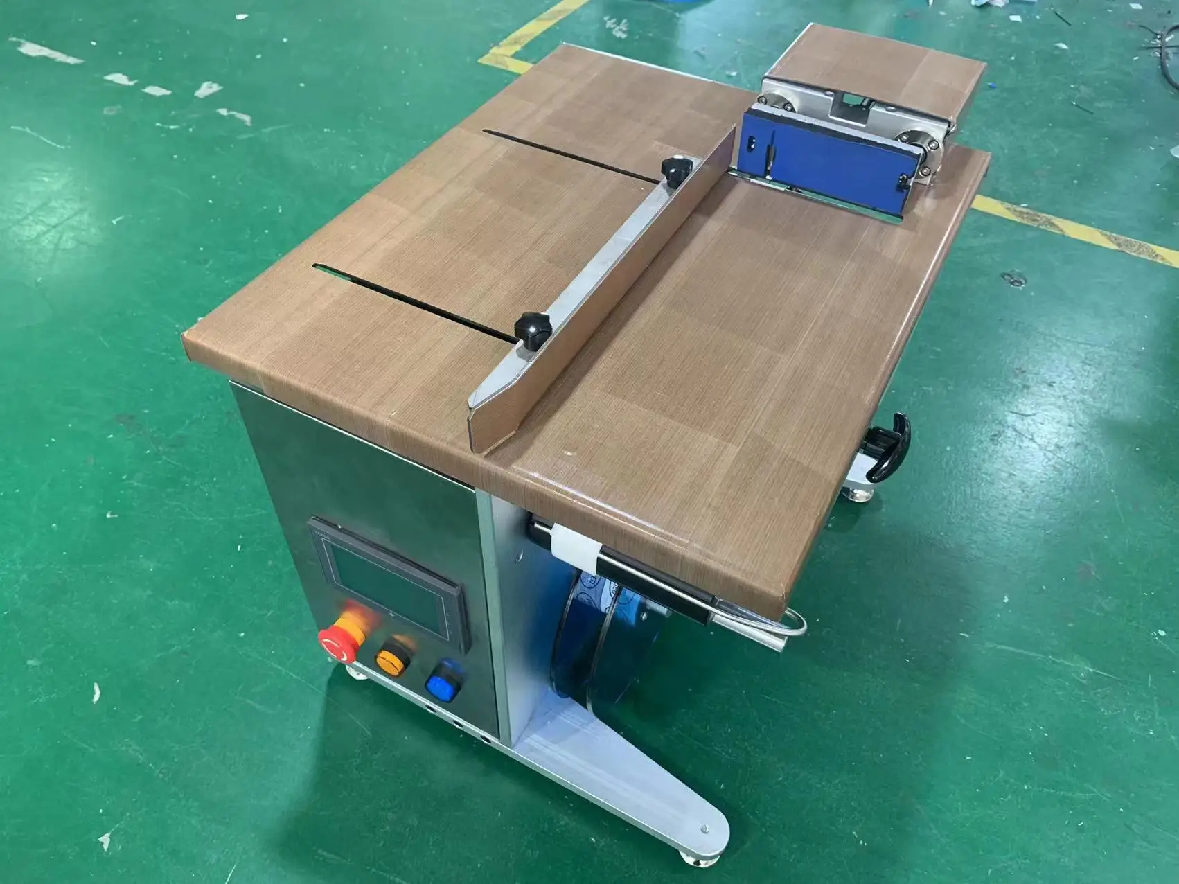 Semiautomatic Flat Box Card Labeling Machine Top Labeling Machine For