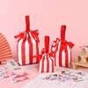Sac cadeau rouge de taille moyenne