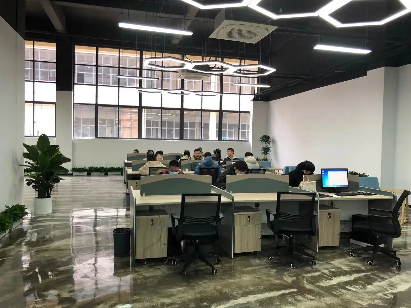 Yiwu Ruiying Trading Co., Ltd. 2
