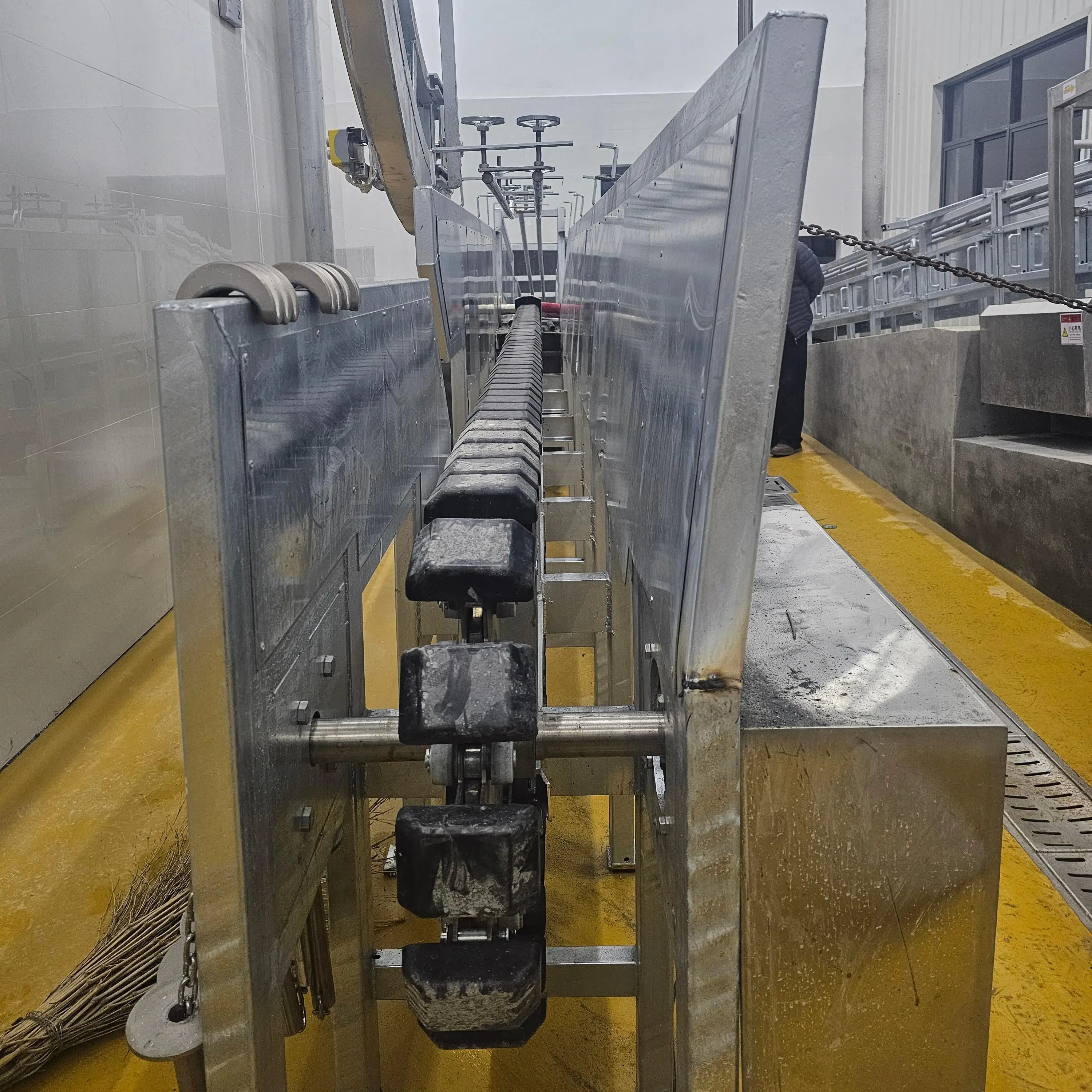 Complete turnkey pig slaughtering production line stainless steel 304 pig slaughterhouse mechanical pig slaughtering processing system