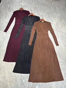 Bettergirl 2026 Ramadan New gold wire contrasting V-neck high elasticity knitted mid length dress