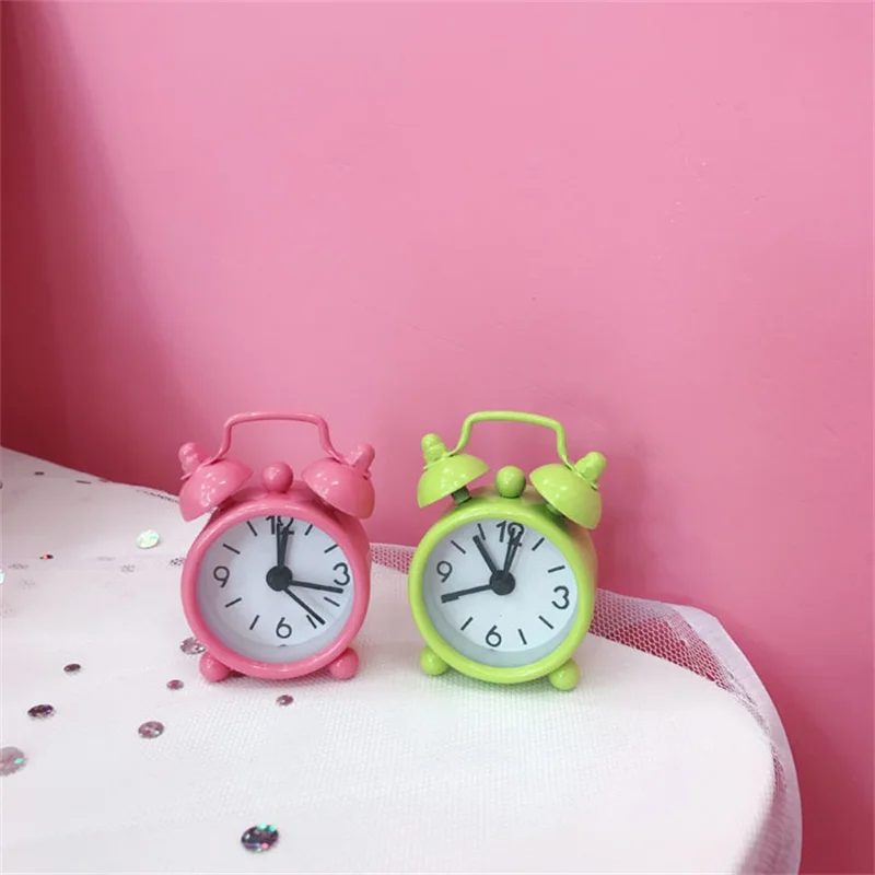 High Quality Smart Loud Alert Digital Snooze Desktop Alarm Clock for Bedside Home Decorative Living Room Student School