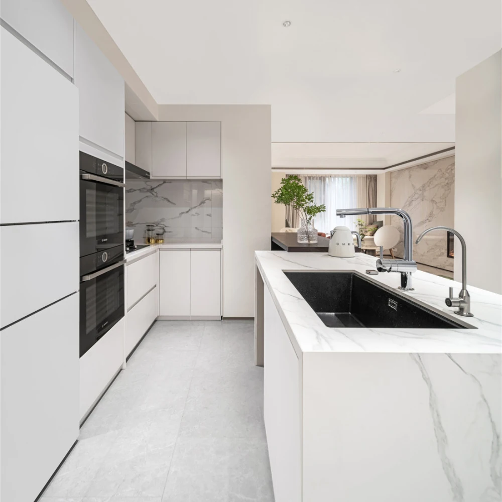 Custom Modular Modern Glossy White Lacquer Kitchen Cabinets Furniture Set With Marble Island