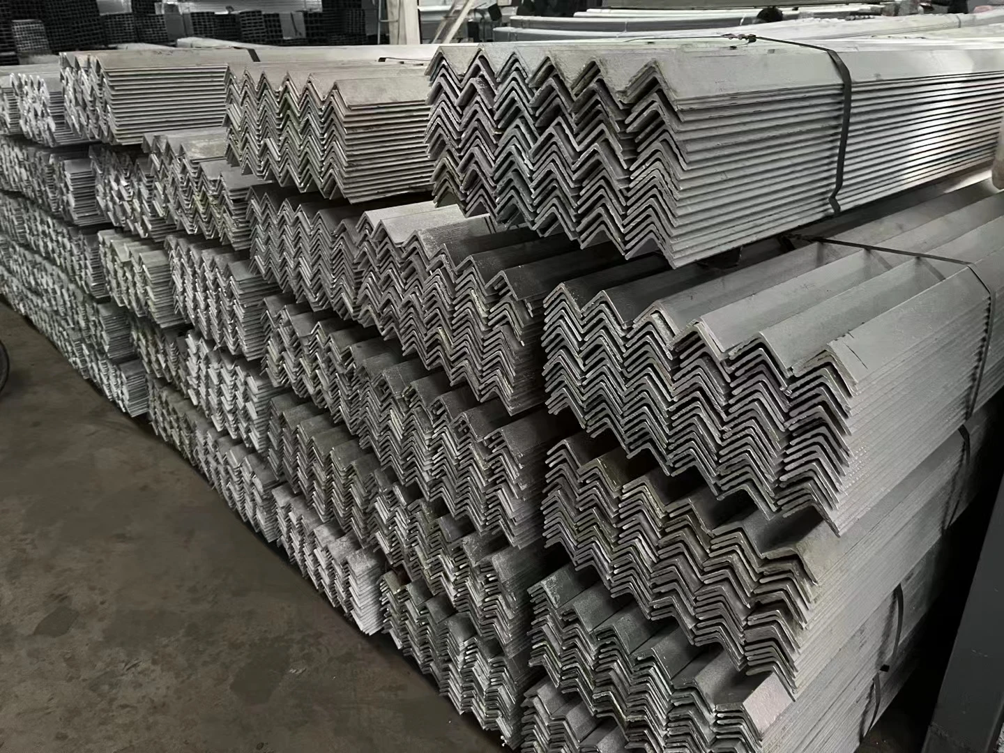 Angel Bar Equal And Unequal Angle Steel Hot Rolled Galvanized Steel