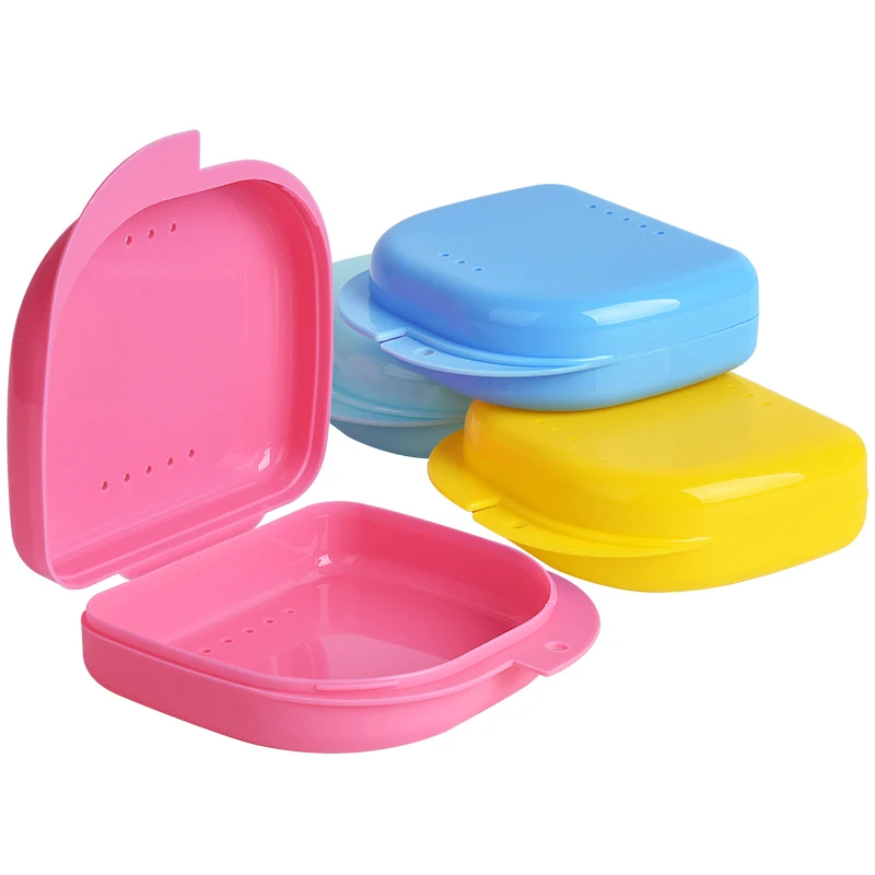 retainer case with vent holes and