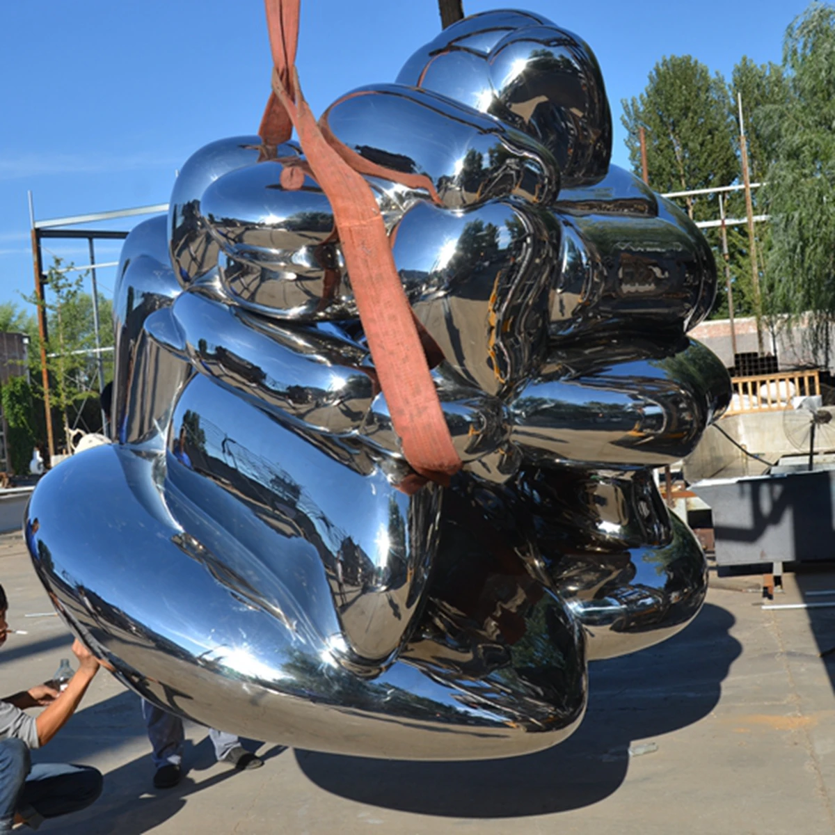 Зеркальная полированная скульптура из нержавеющей