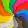 Según la paleta de colores