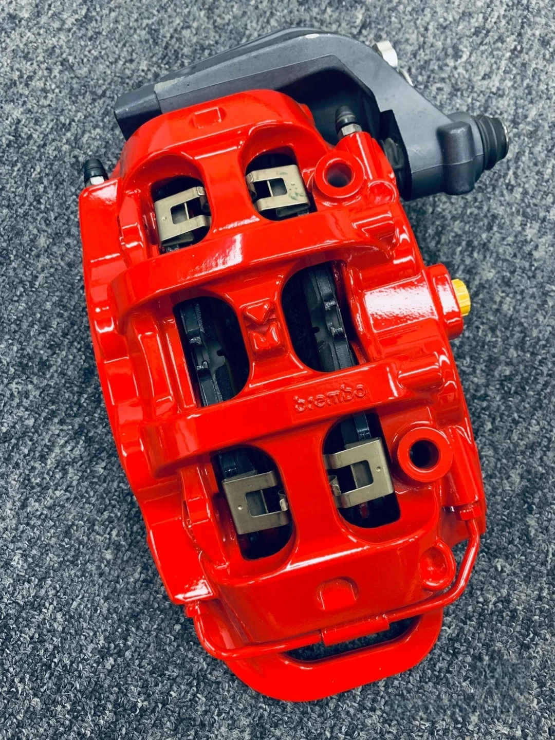 フェラーリ488カーボンセラミックブレーキキャリパーとブレーキ