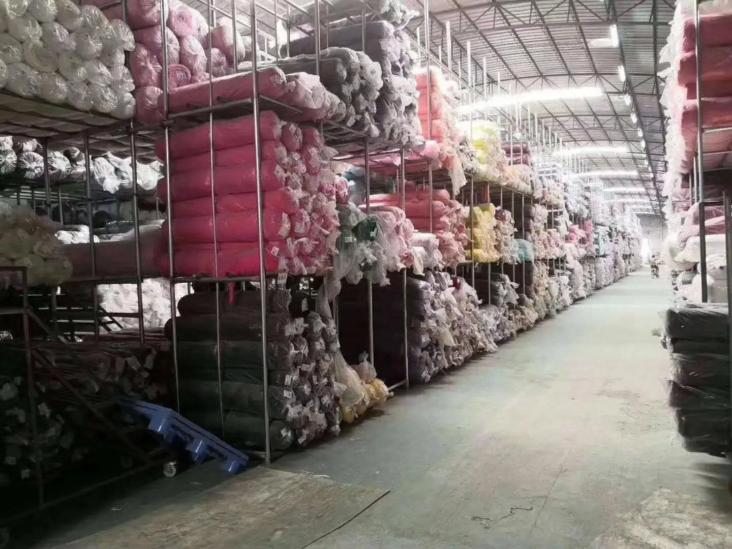 Stock Lot Shirt Fabric Solid Dyed Elastic Twill Woven Polyester Cotton