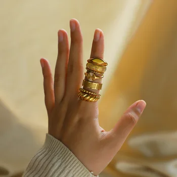 [BYWEEKEND]韓国 Mini croissant ring おしゃれ 関税込 かわいい deca8d6518a23f5f65c84104ad3e37