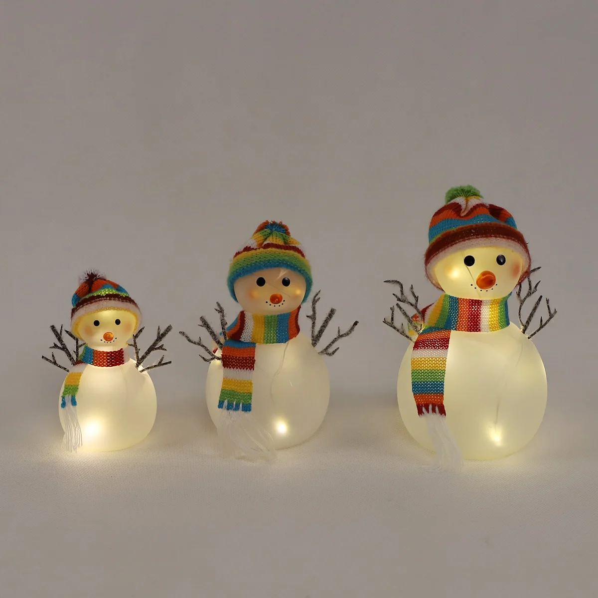 Home Figurines Snowman Lighted Decorations Indoor Snowman Family LED Decor Light Up Snowman Indoor Festive for Wholesale